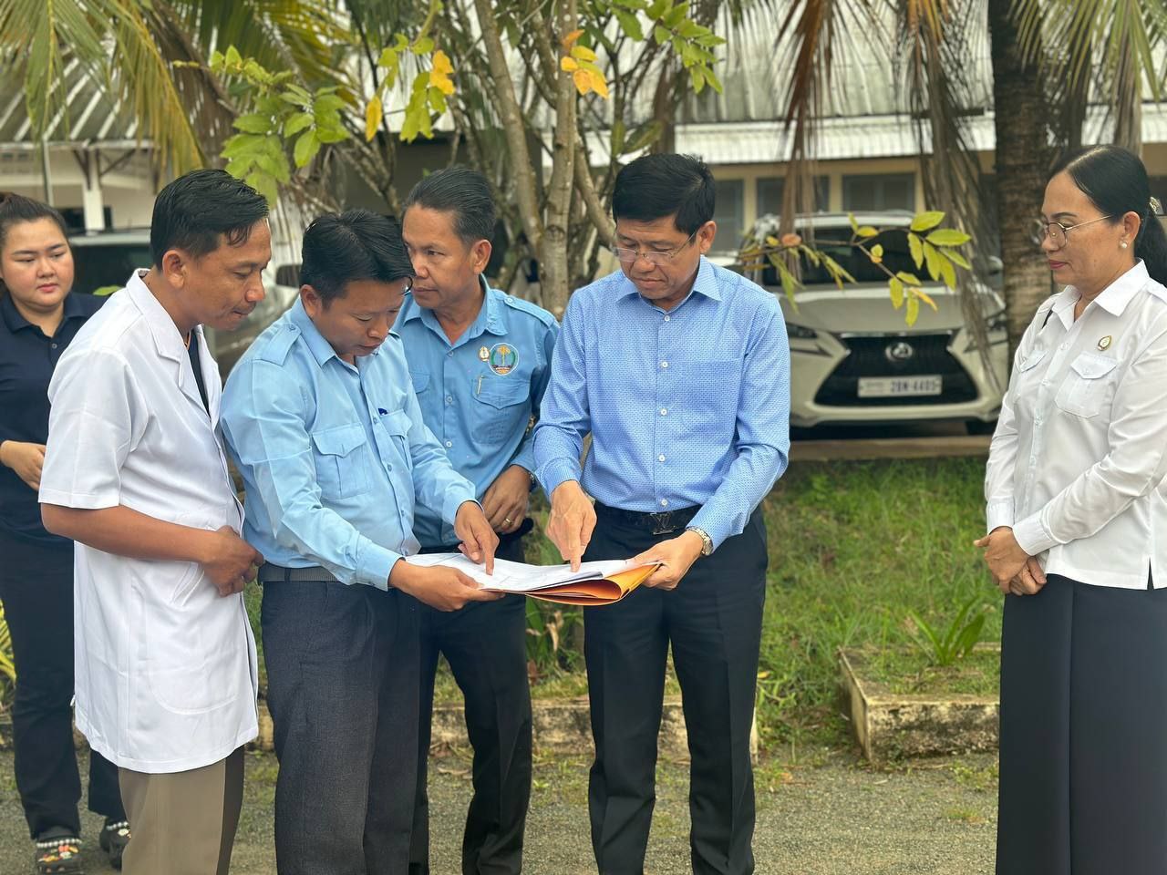 ការចុះពិនិត្យវឌ្ឍនភាព ការងារជួសជុលកែលម្អហេដ្ឋារចនាសម្ព័ន្ធ ផ្នែកសង្គ្រោះបន្ទាន់ និងបន្ទប់វះកាត់ របស់មន្ទីរពេទ្យបង្អែក នៃគម្រោងមន្ទីរពេទ្យ៦១