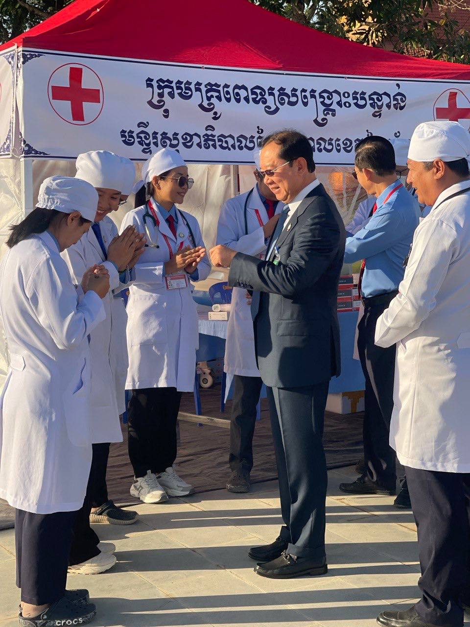 សារពីឯកឧត្តមសាស្រ្តាចារ្យដ្ឋមន្រ្តីសុខាភិបាល ដល់មន្រ្តីសុខាភិបាល និងថ្នាក់ដឹកនាំសុខាភិបាលគ្រប់កម្រិត «ខិតខំឱ្យបានសេវាគុណភាព នៅជិតផ្ទះ និងជឿទុកចិត្តបាន»