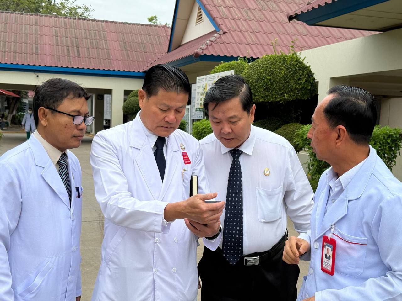 ការចុះអភិបាលគាំទ្រក្រោយបណ្តុះបណ្តាលសេវាសង្គ្រោះបឋម សង្រ្គោះបន្ទាន់ និងនីតិវិធីស្តង់ដា ប្រព័ន្ធបញ្ជូនអ្នកជំងឺ នៅមន្ទីរពេទ្យបង្អែកខេត្តមង្គលបុរី និងសិរីសោភ័ណ ខេត្តបន្ទាយមានជ័យ