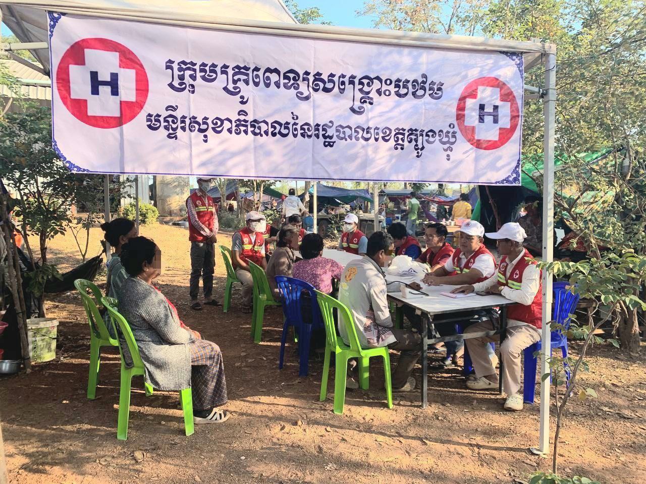 សកម្មភាពរបស់ក្រុម​គ្រូពេទ្យមន្ទីរសុខាភិបាលនៃរដ្ឋបាលខេត្តត្បូងឃ្មុំ ដែលបាន និងកំពុងសហការចូលរួម ជាកម្លាំងបន្ថែមទៀត ជាមួយក្រុមគ្រូពេទ្យ​មន្ទីរ​សុខាភិបាល​នៃរដ្ឋបាលខេត្តឧត្តរមានជ័យ ក្នុងការបម្រើសេវាសុខាភិបាលជូនប្រជាពលរដ្ឋភៀសសឹក ខេត្តជាប់ព្រំដែនកម្ពុជា-ថៃ ទោះបីស្ថិតក្នុងស្ថានភាពណាក៏ដោយ ដោយឈរលើ«ស្មារតីសុខាភិបាលតែមួយ» តាមអនុសាសន៍ និងទិសដៅចង្អុលបង្ហាញរបស់ឯកឧត្តមសាស្ត្រាចារ្យ ឈាង រ៉ា រដ្ឋមន្ត្រីសុខាភិបាល។