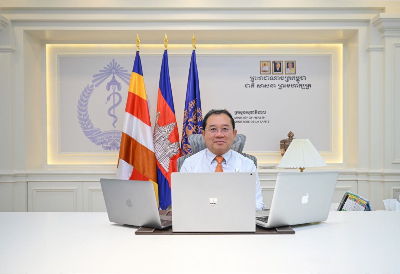 រដ្ឋមន្រ្តីសុខាភិបាល៖ នៅក្នុងកាលៈទេសៈទប់ទល់នឹងការឈ្លានពានពីប្រទេសថៃ មន្រ្តីបុគ្គលិកសុខាភិបាលជួរមុខបំពេញភារកិច្ចក្នុងភាពក្លាហាន ដេីម្បីសង្គ្រោះព្យាបាលដោយការគោរពស្រឡាញ់ចំពោះអ្នកជំងឺរបួសទាំងអស់ ដោយការប្តូរផ្តាច់បំផុត។