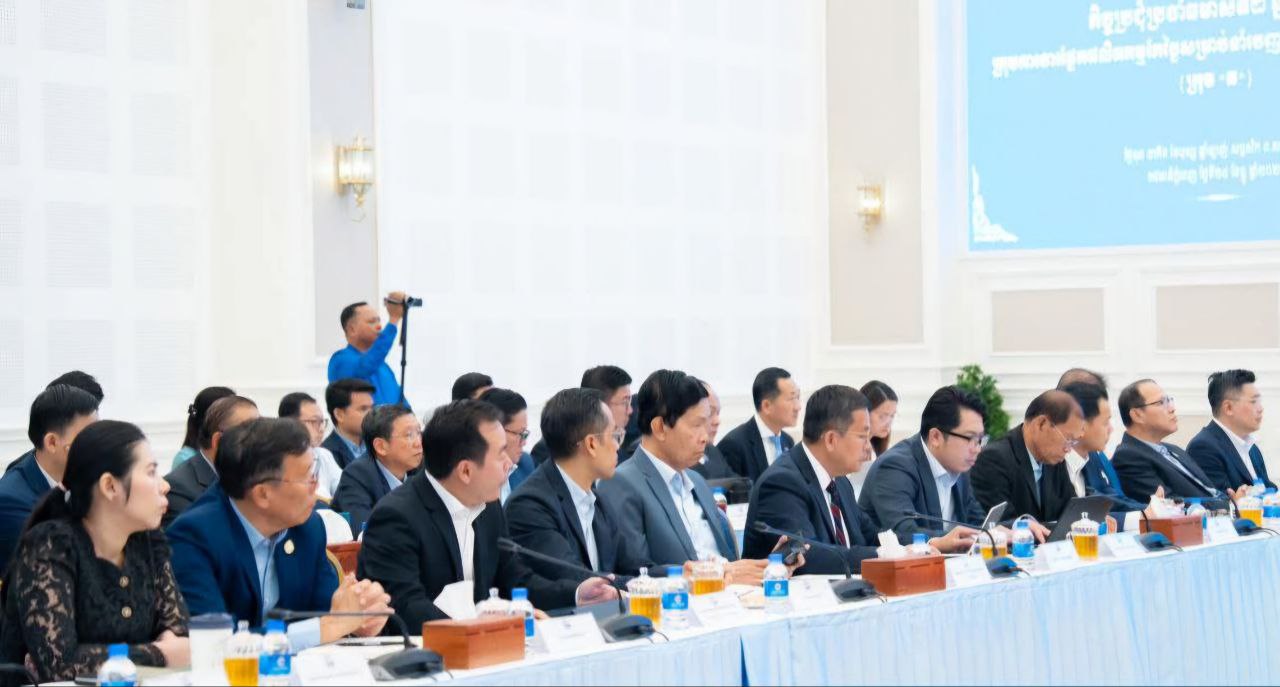 វេទិការាជរដ្ឋាភិបាល-ផ្នែកឯកជន