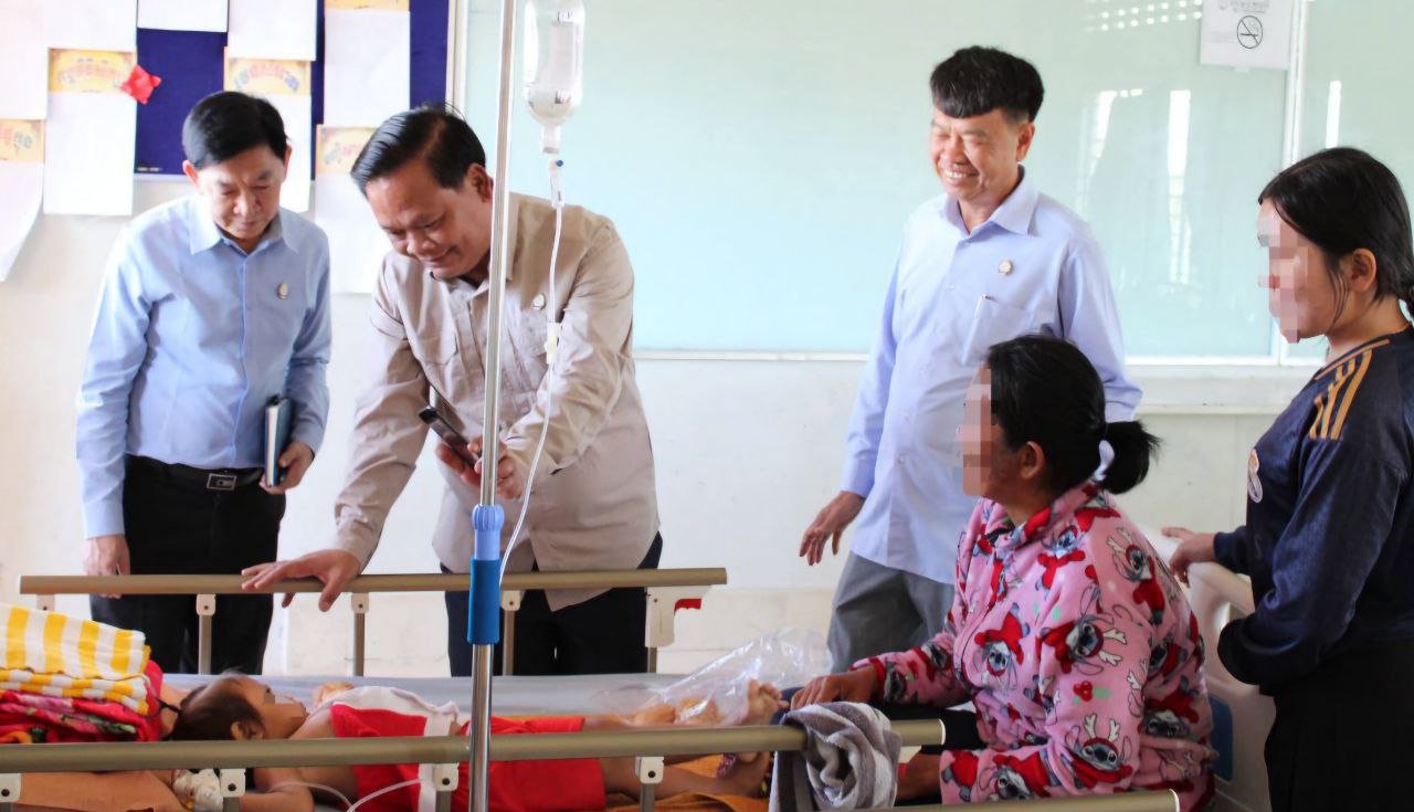 ការចុះពិនិត្យ និងគាំទ្រការបម្រើសេវាសុខាភិបាល នៅតាមមន្ទីរពេទ្យបង្អែកខេត្ត ស្រុក និងមណ្ឌលសុវត្ថិភាព សម្រាប់ប្រជាពលរដ្ឋភៀសសឹក នៅខេត្តឧត្តរមានជ័យ និងខេត្តសៀមរាប