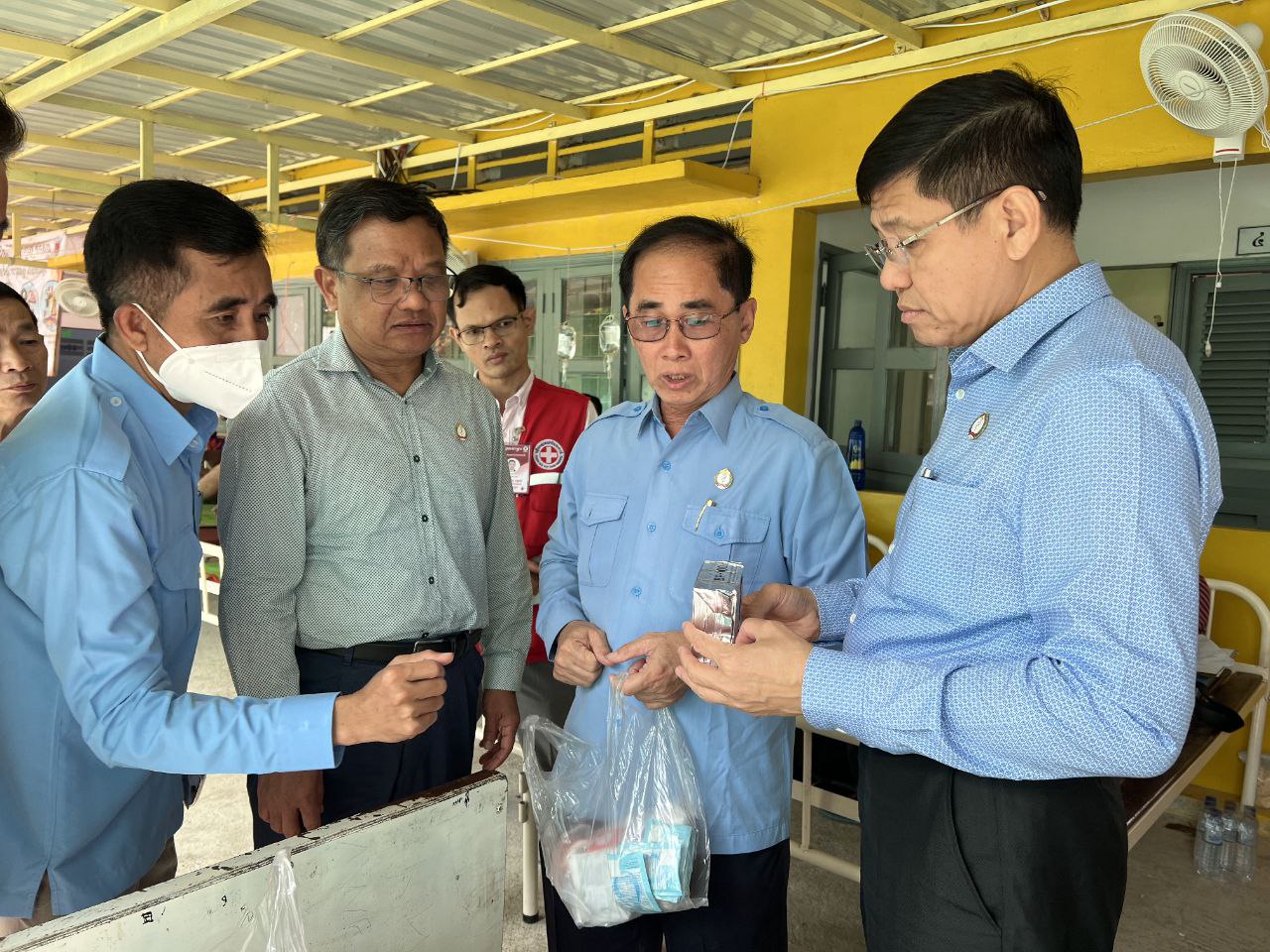 ការចុះពិនិត្យការបម្រើសេវាសុខាភិបាលនៅតាមមន្ទីរពេទ្យបង្អែកខេត្ត ស្រុក និងមណ្ឌលសុវត្ថិភាពជនភៀសសឹក ក្នុងខេត្តពោធិ៍សាត់