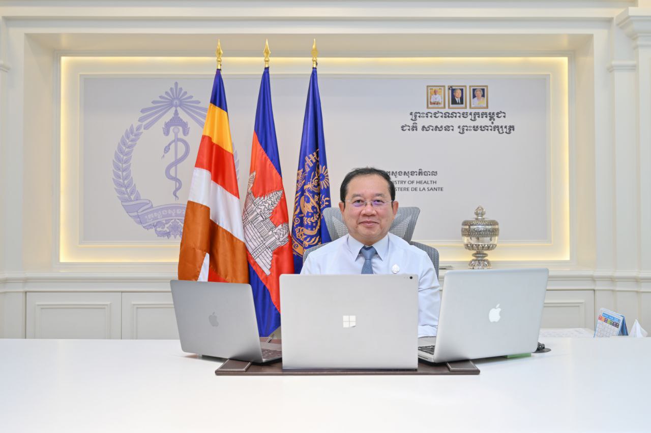 រដ្ឋមន្រ្តីសុខាភិបាល គោរព និងកោតសរសើរពីវីរៈភាព របស់មន្រ្តីសុខាភិបាលទាំងអស់ដែលបានរួបរួមគ្នាក្នុងទឹកចិត្តមុះមុត បន្តបម្រើសេវាជូនប្រជាជនទូទាំងប្រទេសជាពិសេសការបម្រើសេវាសុខាភិបាល នៅតាមបណ្តាខេត្តតាមបណ្តោយព្រំដែន។