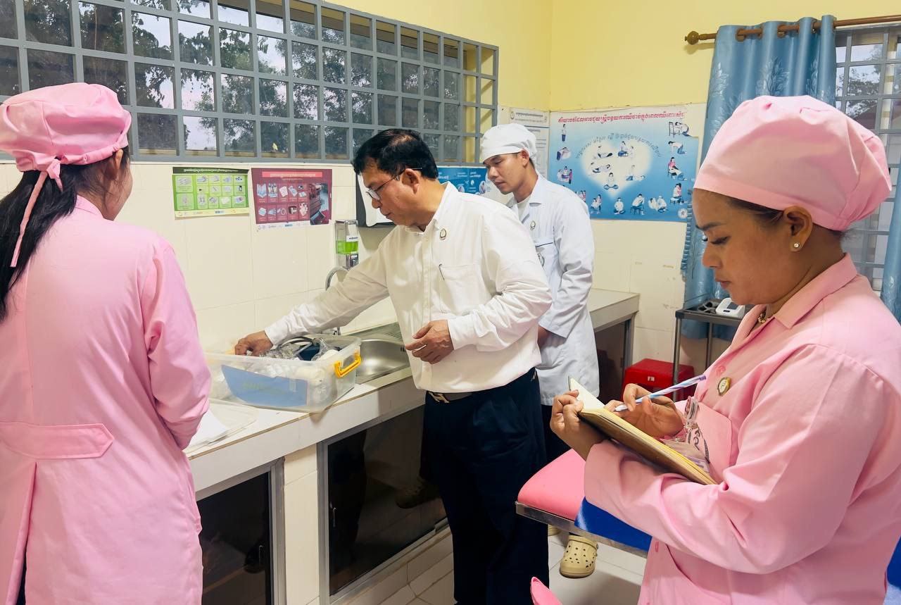 ការចុះពិនិត្យវឌ្ឍនភាព និង ពង្រឹងគុណភាពនៃការបម្រើសេវាសុខាភិបាល នៅតាមមណ្ឌលសុខភាព ក្នុងខេត្ត កែប (ជុំទី១)