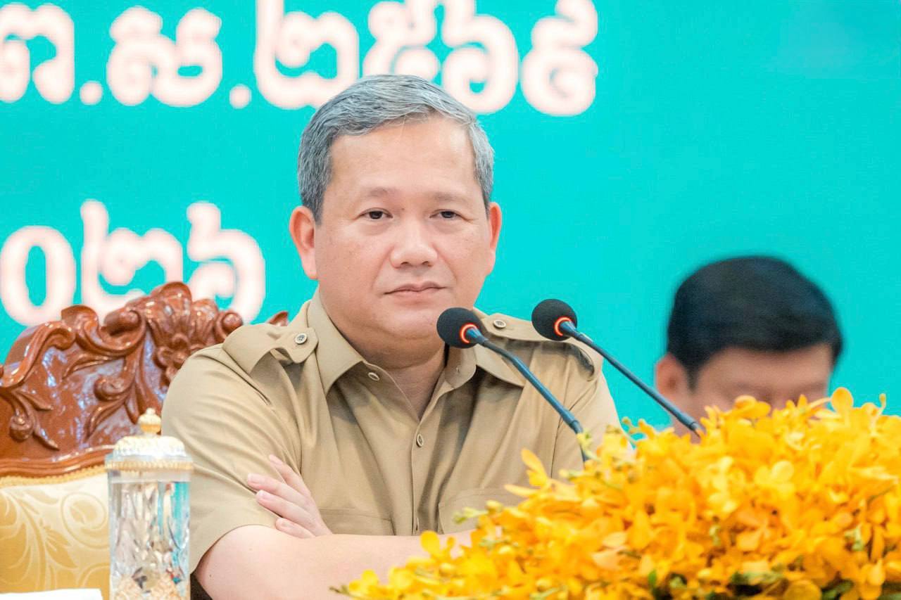 ឯកឧត្តមសាស្រ្តាចារ្យ ឈាង រ៉ា រដ្ឋមន្រ្តីក្រសួងសុខាភិបាល បានចូលរួមអមដំណើរ សម្តេចមហាបវរធិបតី ហ៊ុន ម៉ាណែត នាយករដ្ឋមន្រ្តី នៃព្រះរាជាណាចក្រកម្ពុជា បន្តចុះជួបសំណេះសំណាលសាកសួរសុខទុក្ខប្រជាពលរដ្ឋភៀសសឹក ចំនួន៣០០គ្រួសារ មកពីស្រុកអូរជ្រៅ និងស្រុកថ្មពួក ខេត្តបន្ទាយមានជ័យ។