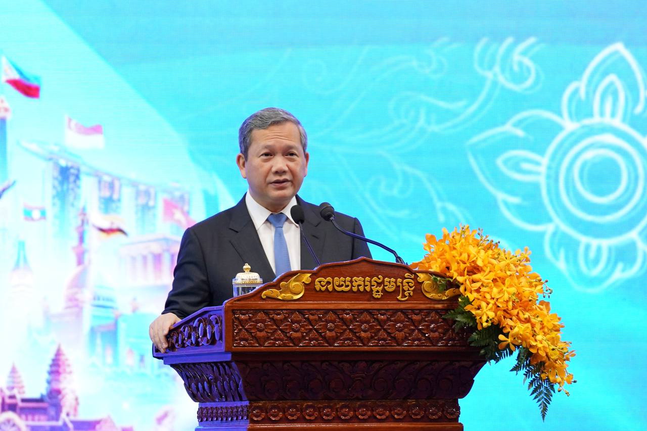 ឯកឧត្តមសាស្រ្តាចារ្យ ឈាង រ៉ា រដ្ឋមន្រ្តីក្រសួងសុខាភិបាល បានអញ្ជើញចូលរួមក្នុងកិច្ចប្រជុំកំពូលធុរកិច្ច អាស៊ាន-កម្ពុជា ឆ្នាំ២០២៦ ក្រោមមូលបទ «ការផ្លាស់ប្តូរអាស៊ាន៖ នវានុវត្តន៍ សមាហរណកម្ម និងការវិវត្តឧស្សាហកម្ម»  ក្រោមអធិបតីភាពដ៏ខ្ពង់ខ្ពស់របស់ សម្តេចមហាបវរធិបតី ហ៊ុន ម៉ាណែត នាយករដ្ឋមន្រ្តី នៃព្រះរាជាណាចក្រកម្ពុជា។