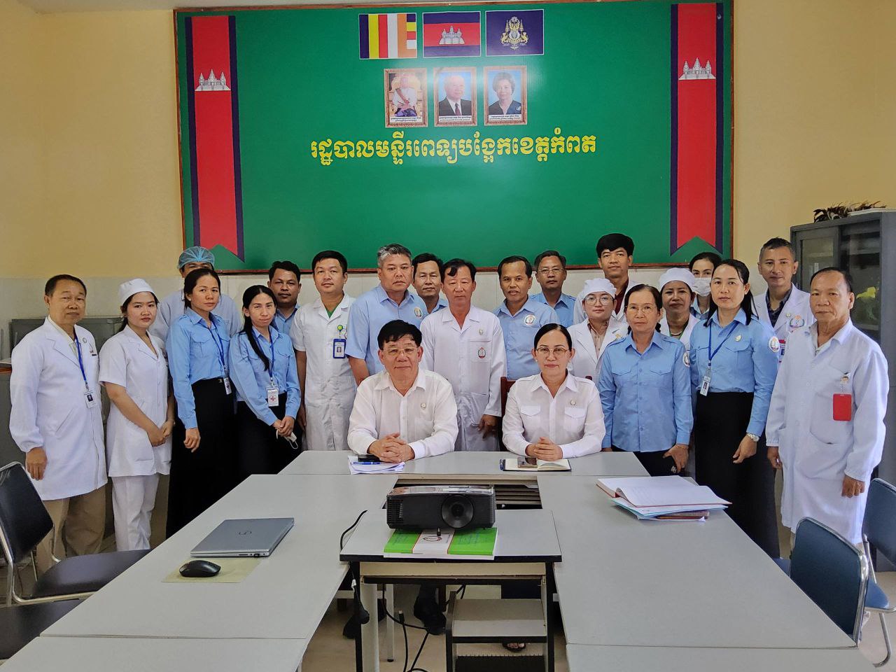 ការចុះពិនិត្យវឌ្ឍនភាព និងដឹកនាំកិច្ចប្រជុំ ដើម្បីពង្រឹងគុណភាពការផ្តល់សេវាសុខាភិបាល នៅមន្ទីរពេទ្យបង្អែកខេត្តកំពត