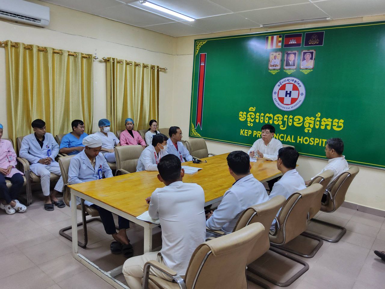 ការចុះពិនិត្យ និងគាំទ្រការបម្រើសេវាសុខាភិបាល នៅមន្ទីរពេទ្យបង្អែកខេត្តកែប