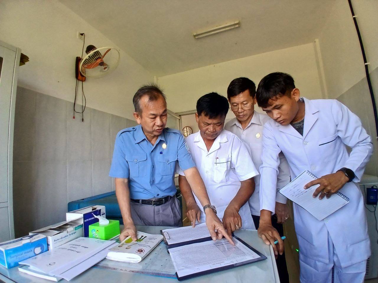 ការពិនិត្យស្ថានភាព នៃមណ្ឌលសុខភាពចំនួន៨  នៅខេត្តកំពង់ឆ្នាំង