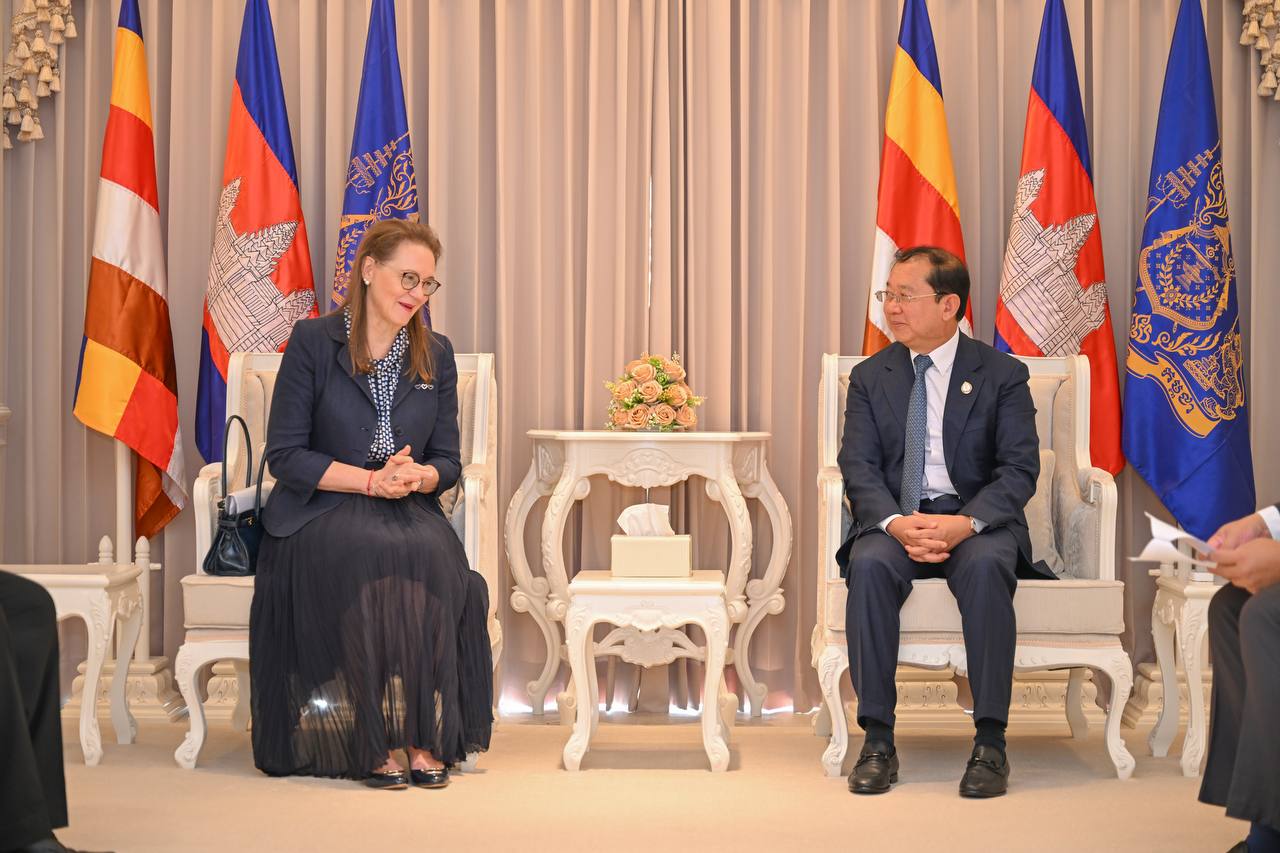 ឯកឧត្តមសាស្រ្តាចារ្យរដ្ឋមន្ត្រីក្រសួងសុខាភិបាល បានអនុញ្ញាតឱ្យ លោកស្រីវេជ្ជបណ្ឌិត Mariana Trias នាយកអង្គការសុខភាពពិភពលោក (WHO) ប្រចាំកម្ពុជា ចូលជួបពិភាក្សាការងារពាក់ព័ន្ធនឹងការរៀបចំ ទិវាប្រយុទ្ធប្រឆាំងជំងឺរបេងពិភពលោក២០២៦ និងកម្មវិធី World TB Day Online Talk Show ដែលនឹងប្រារព្ធនៅថ្ងៃទី១៨ ខែមីនា ឆ្នាំ២០២៦ ក្រោមប្រធានបទ « Yes! We Can End Tuberculosis »។