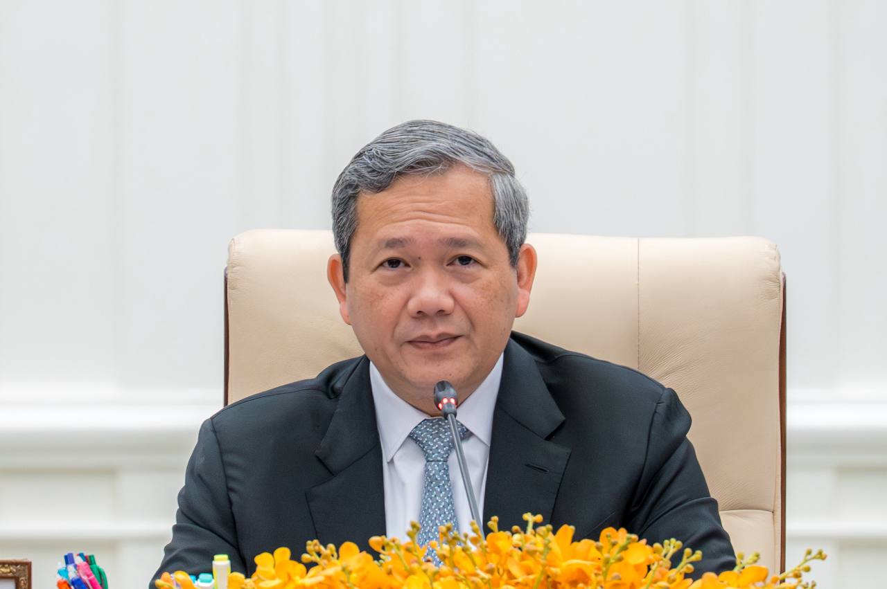 ឯកឧត្តមសាស្រ្តាចារ្យ ឈាង រ៉ា រដ្ឋមន្រ្តីក្រសួងសុខាភិបាល បានអញ្ជើញចូលរួមក្នុងកិច្ចប្រជុំពេញអង្គគណៈរដ្ឋមន្ត្រី ក្រោមអធិបតីភាពដ៏ខ្ពង់ខ្ពស់បំផុត សម្តេចមហាបវរធិបតី ហ៊ុន ម៉ាណែត នាយករដ្ឋមន្រ្តី នៃព្រះរាជាណាចក្រកម្ពុជា ដើម្បីពិភាក្សា និងឆ្លងលើរបៀបវារៈដូចខាងក្រោម៖