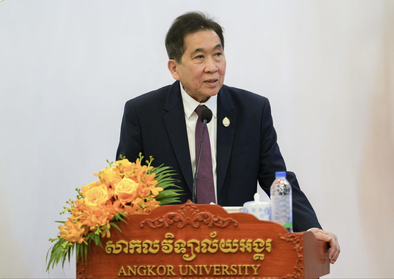 ពិធីប្រគល់សញ្ញាបត្រដល់និស្សិតជ័យលាភី នៃសាកលវិទ្យាល័យអង្គរ