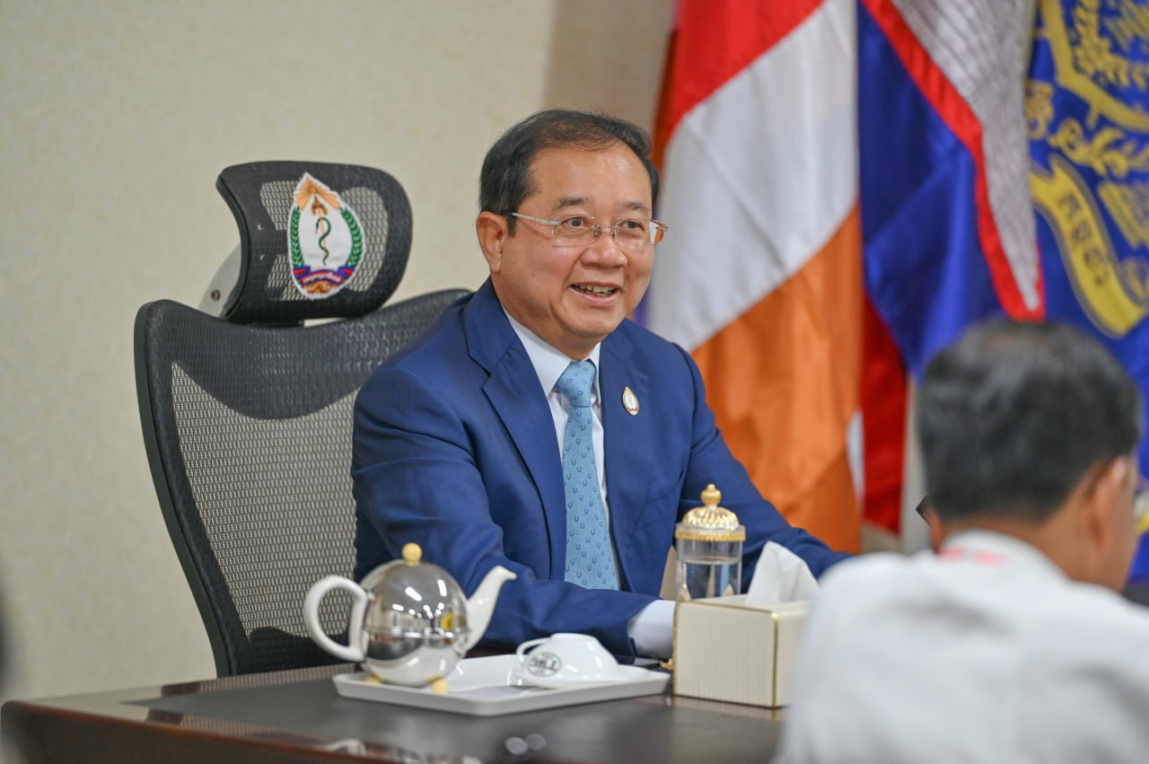 ឯកឧត្តមសាស្រ្តាចារ្យ ឈាង រ៉ា  រដ្ឋមន្រ្តីក្រសួងសុខាភិបាល បានជួបប្រជុំជាមួយថ្នាក់ដឹកនាំ មន្រ្តីរាជការ បុគ្គលិកនៃនាយកដ្ឋានធនធានមនុស្ស និងលោក លោកស្រី ប្រធាន អនុប្រធានការិយាល័យរដ្ឋបាល បុគ្គលិកនៃមន្ទីរពេទ្យជាតិទាំងអស់។