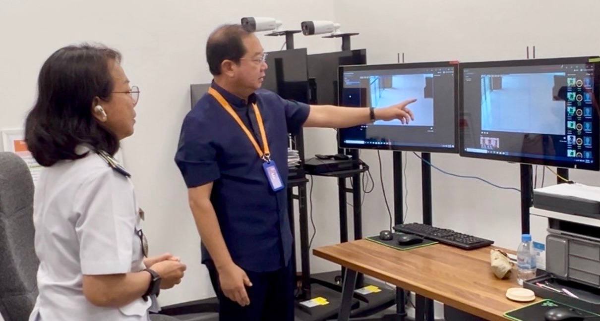 ដោយឥតជូនដំណឹងមុន៖ រដ្ឋមន្ត្រីក្រសួងសុខាភិបាល ចុះពិនិត្យសកម្មភាពការងារ ចត្តាឡីស័ក នៅអាកាសយានដ្ឋានអន្តរជាតិតេជោ។