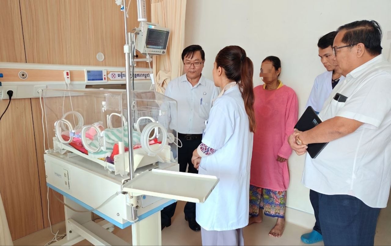 ការចុះអភិបាលគាំទ្រពង្រឹងបន្ថែម ផ្នែកសង្គ្រោះបន្ទាន់ និងប្រព័ន្ធបញ្ជូនរបស់មន្ទីរពេទ្យបង្អែក នៅខេត្តត្បូងឃ្មុំ