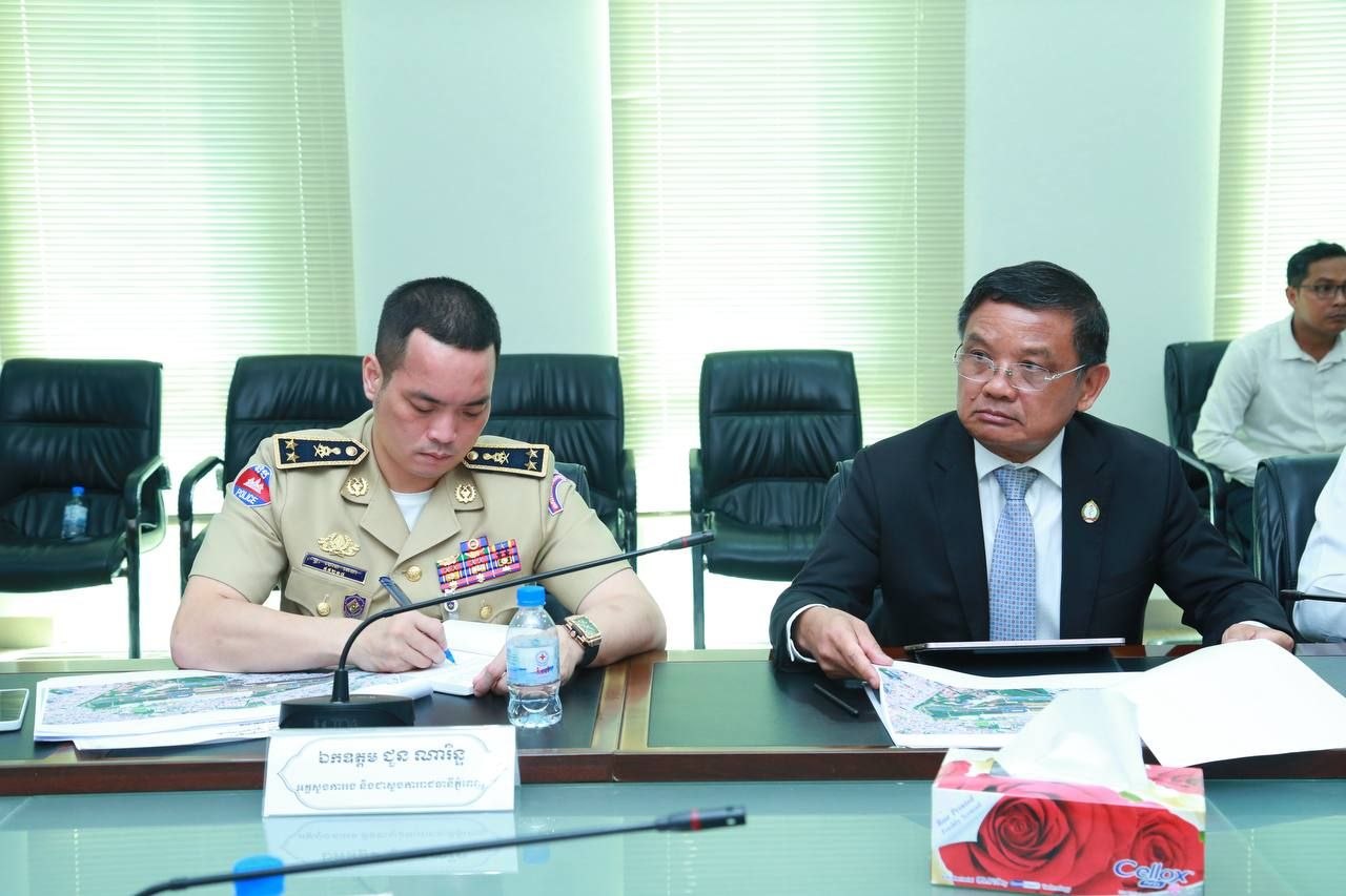 កិច្ចប្រជុំពិនិត្យ និងពិភាក្សាលើការរៀបចំអាកាសយានដ្ឋានអន្តរជាតិភ្នំពេញ (ចាស់) ជាសួនសាធារណៈ សម្រាប់ការត្រៀមបើកសាកល្បង