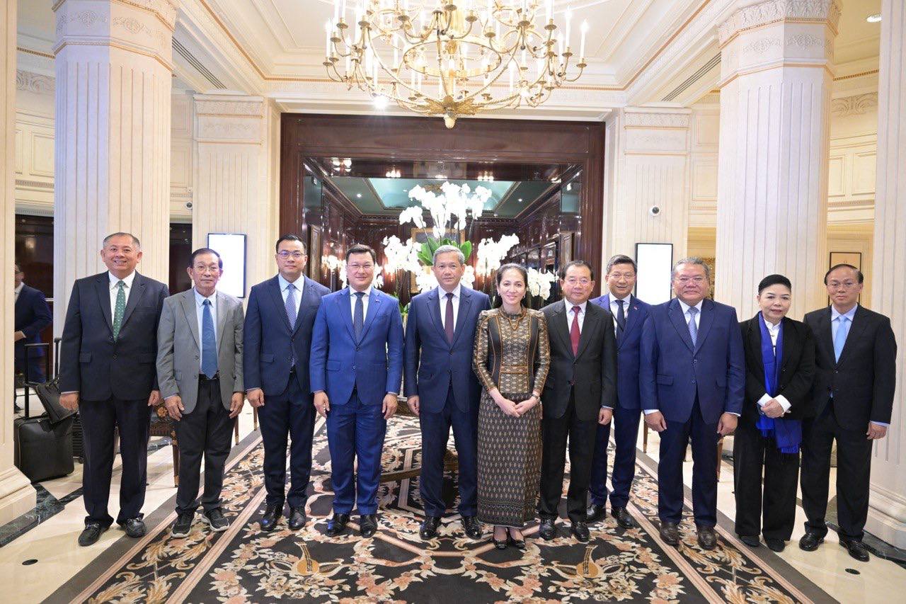 ឯកឧត្តមសាស្រ្តាចារ្យ ឈាង រ៉ា រដ្ឋមន្រ្តីក្រសួងសុខាភិបាល រួមជាមួយប្រតិភូក្រសួងសុខាភិបាល បានអញ្ជើញទស្សនកិច្ចនៅវិទ្យាស្ថានប៉ាស្ទ័រ ក្រុងប៉ារីស (Institut Pasteur, Paris) សាធារណរដ្ឋបារាំង