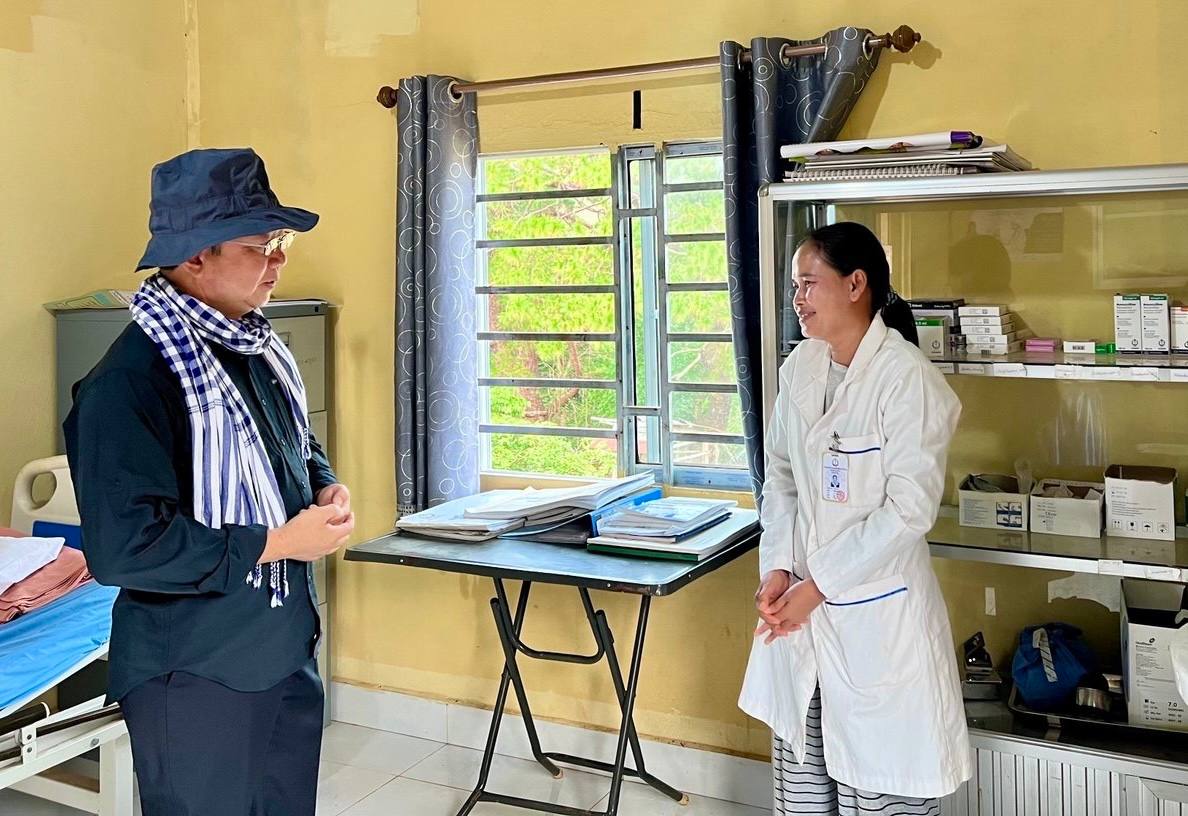 ឯកឧត្តមរដ្ឋមន្ត្រីក្រសួងសុខាភិបាល បានចុះពិនិត្យដោយមិនជូនដំណឹងមុន ទៅកាន់មណ្ឌលសុខភាពអូររាំង ខេត្តមណ្ឌលគីរី