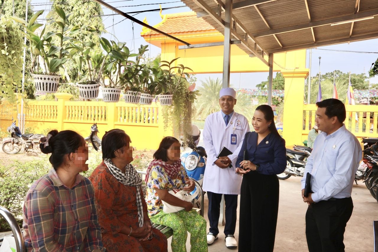 ការចុះពិនិត្យវឌ្ឍនភាព និងជំរុញការកែលម្អគុណភាពសេវាសុខាភិបាល នៅតាមមណ្ឌលសុខភាពក្នុង ខេត្តព្រៃវែង ជុំទី៣