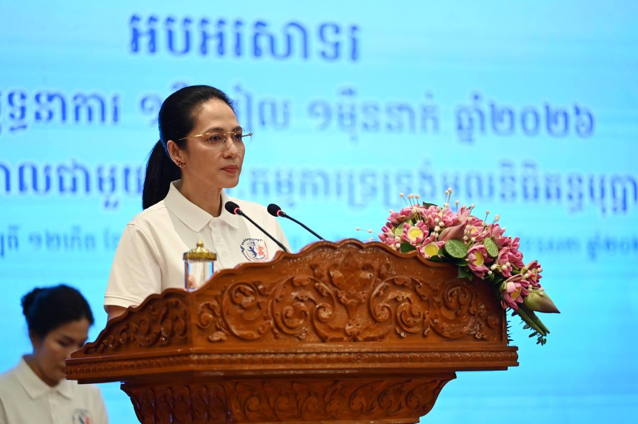 ឯកឧត្តមសាស្រ្តាចារ្យ ឈាង រ៉ា រដ្ឋមន្រ្តីក្រសួងសុខាភិបាល និងជាអនុប្រធានក្រុមប្រឹក្សាបរធនបាននៃមូលនិធិគន្ធបុប្ផាកម្ពុជា បានអញ្ជើញចូលរួមក្នុងពីធីបើកយុទ្ធនាការ «១ម៉ឺនរៀល ១ម៉ឺននាក់» ឆ្នាំ២០២៦ និងពិធីសំណេះសំណាលជាមួយគណៈកម្មការទ្រទ្រង់មូលនិធិគន្ធបុប្ផាកម្ពុជា ក្រោមអធិបតីភាព លោកជំទាវបណ្ឌិត ពេជ ចន្ទមុន្នី ហ៊ុនម៉ាណែត ប្រធានកិត្តិយសនៃមូលនិធិគន្ធបុប្ផាកម្ពុជា។