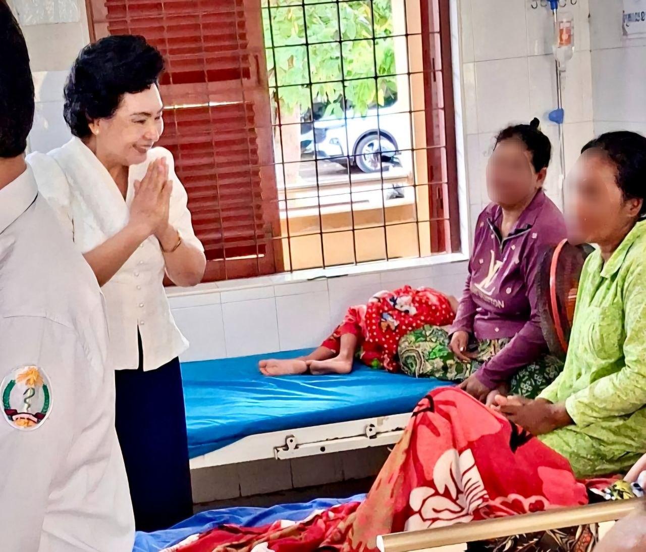 ការចុះពិនិត្យវឌ្ឍនភាពការងារ និង ពង្រឹងគុណភាព នៃការបម្រើសេវាសុខាភិបាល នៅមន្ទីរពេទ្យបង្អែកខេត្តកណ្ដាល។