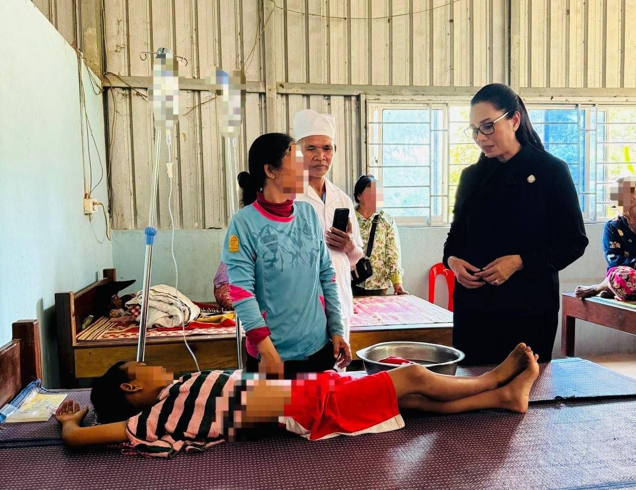 ការចុះពិនិត្យវឌ្ឍនភាព និងជំរុញការកែលម្អគុណភាពសេវាសុខាភិបាលនៅតាមមណ្ឌលសុខភាព ជុំទី៣ ក្នុងខេត្តសៀមរាប។