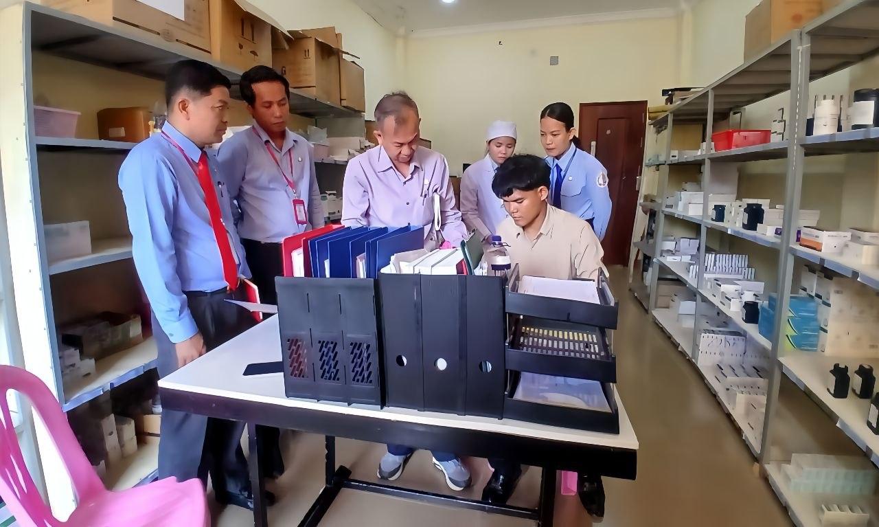 ការចុះអភិបាលការងារគ្រប់គ្រងឱសថ នៅមន្ទីរពេទ្យបង្អែកស្រុកកម្រិត (CPA1) និងមន្ទីរពេទ្យបង្អែកស្រុកកម្រិត (CPA2) ក្នុងខេត្តព្រៃវែង។