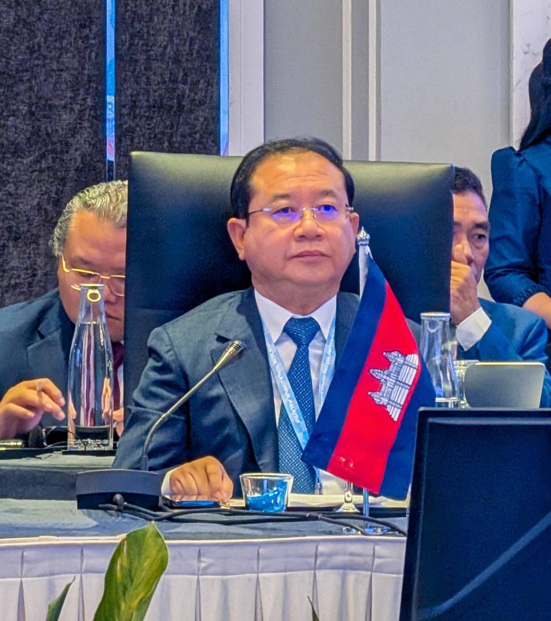 "គណៈប្រតិភូសុខាភិបាលកម្ពុជា ចូលរួមកិច្ចប្រជុំរដ្ឋមន្ត្រីសុខាភិបាលអាស៊ាន-សាធារណរដ្ឋកូរ៉េ លើកទី៣ នៅទីក្រុងគូឡាឡាំពួ ប្រទេសម៉ាឡេស៉ី"