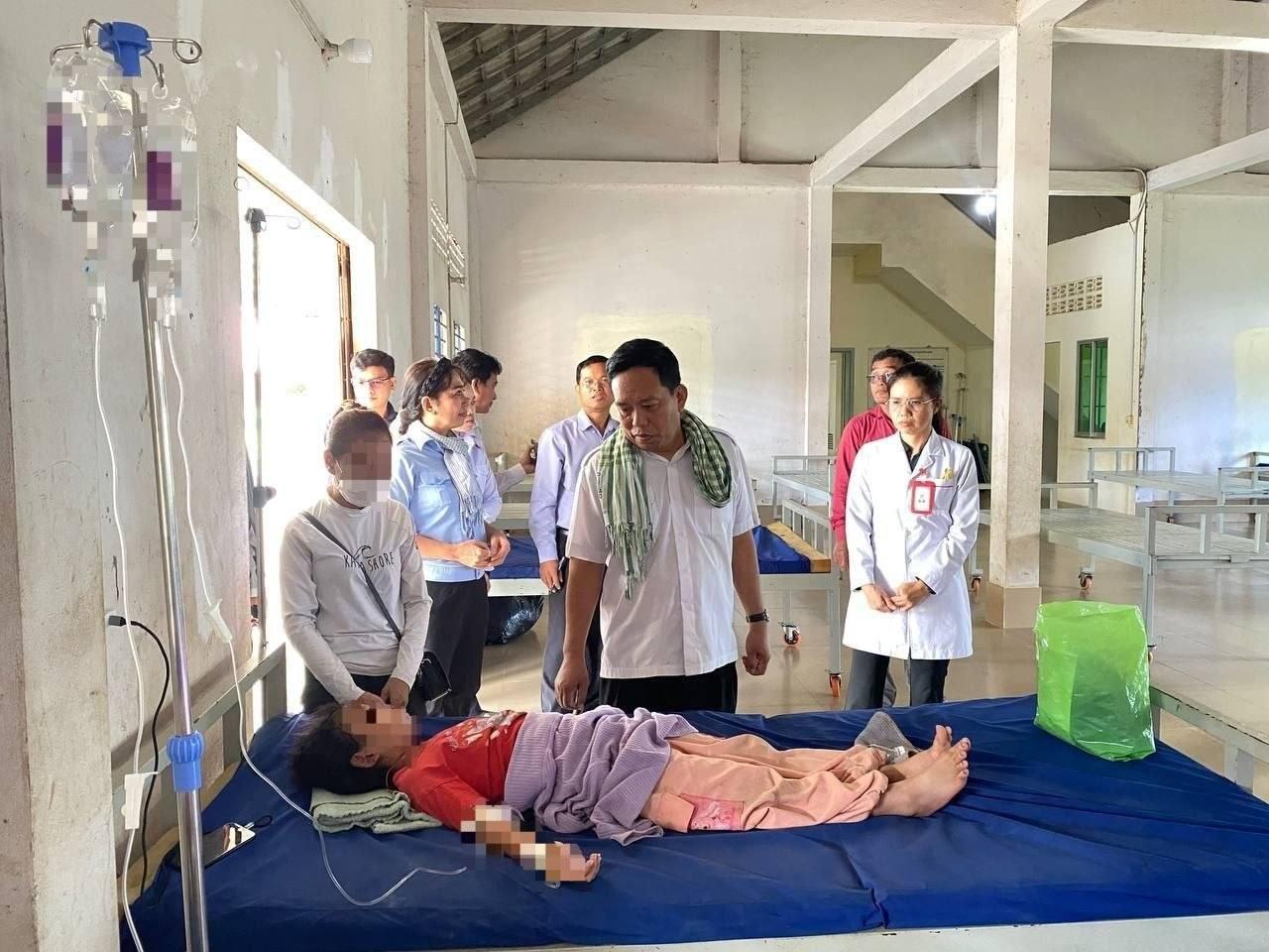 ការចុះពិនិត្យមើលស្ថានភាព គ្រោះទឹកជំនន់ និងជំនន់ទឹកភ្លៀង នៅខេត្តបាត់ដំបង។