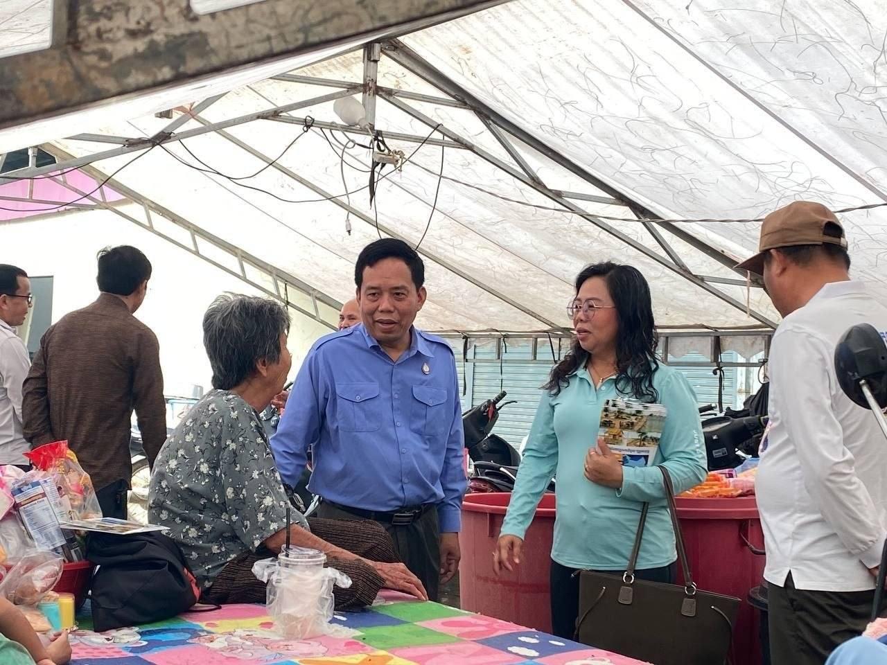 ការចុះពិនិត្យ និងសួរសុខទុក្ខ អប់រំសុខភាពជូនប្រជាពលរដ្ឋរងគ្រោះដោយសារទឹកជំនន់ និងពិនិត្យស្ថានទឹកជំនន់ នៅតាមមូលដ្ឋានសុខាភិបាល នៅក្នុខេត្តបន្ទាយមានជ័យ។