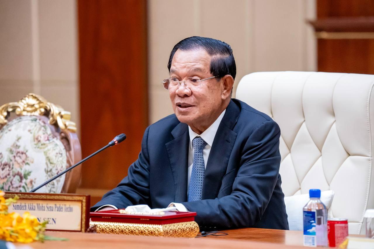 ឯកឧត្តមសាស្រ្តាចារ្យ ឈាង រ៉ា រដ្ឋមន្រ្តីក្រសួងសុខាភិបាល បានអញ្ជើញអម សម្តេចអគ្គមហាសេនាបតីតេជោ ហ៊ុន សែន ប្រធានព្រឹទ្ធសភានៃព្រះរាជាណាចក្រកម្ពុជា