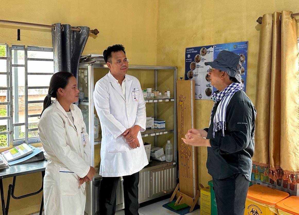 ឯកឧត្តមសាស្រ្តាចារ្យ ឈាង រ៉ា រដ្ឋមន្ត្រីក្រសួងសុខាភិបាល បានចុះពិនិត្យដោយមិនជូនដំណឹងមុន ទៅកាន់មណ្ឌលសុខភាពអូររាំង ខេត្តមណ្ឌលគីរី